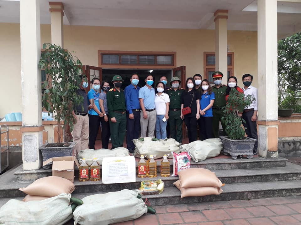 Những bữa cơm ấm áp nghĩa tình